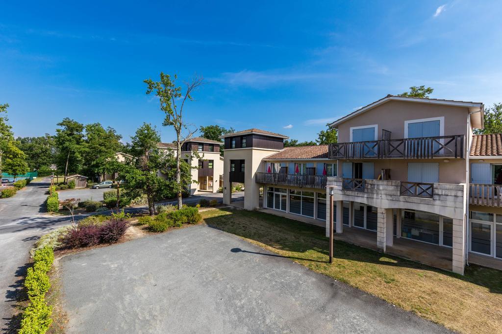 Vacanceole - Le Domaine Du Golf D'Albret Barbaste Exterior photo