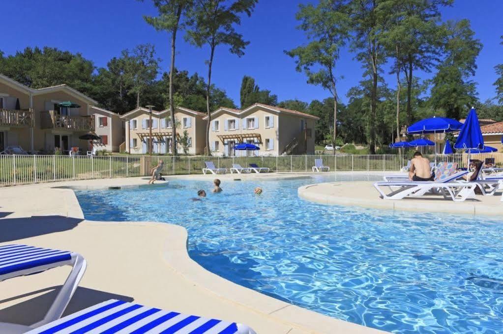 Vacanceole - Le Domaine Du Golf D'Albret Barbaste Exterior photo